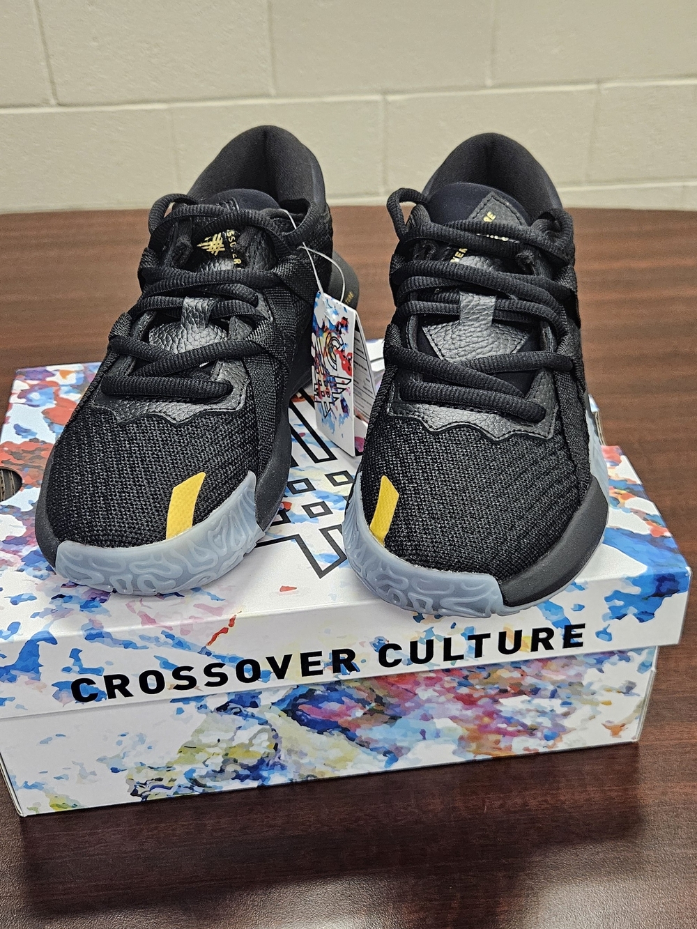 Men's Crossover Culture Black Basketball Sneakers Size 6